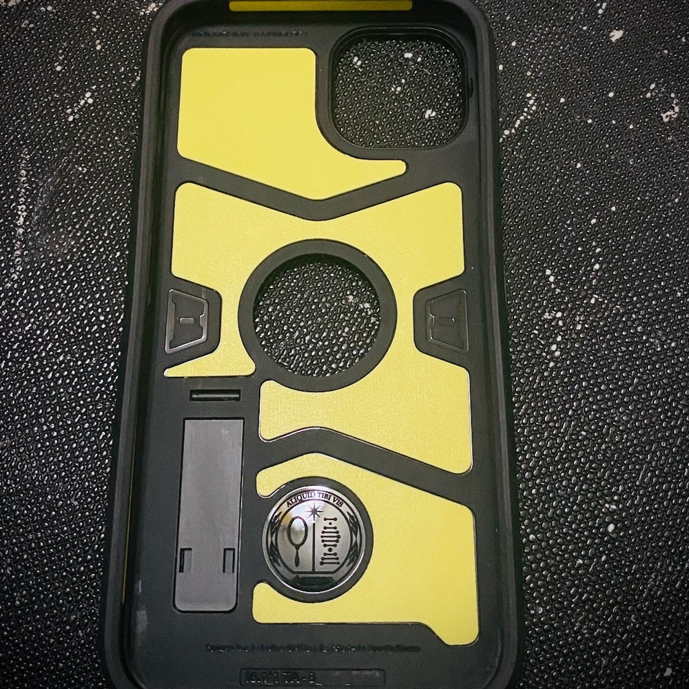 Spigen/Iphone 13 Case
